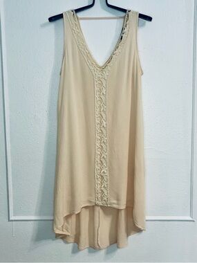 Astr High-Low Crochet Lace-Trim Sleeveless Dress in Beige Sz.M